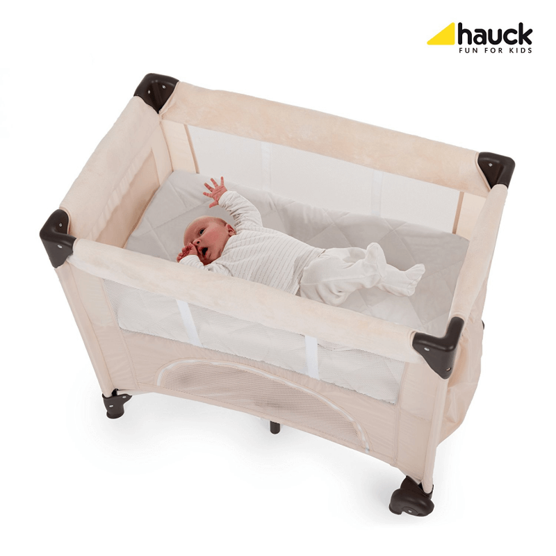 hauck travel cot size