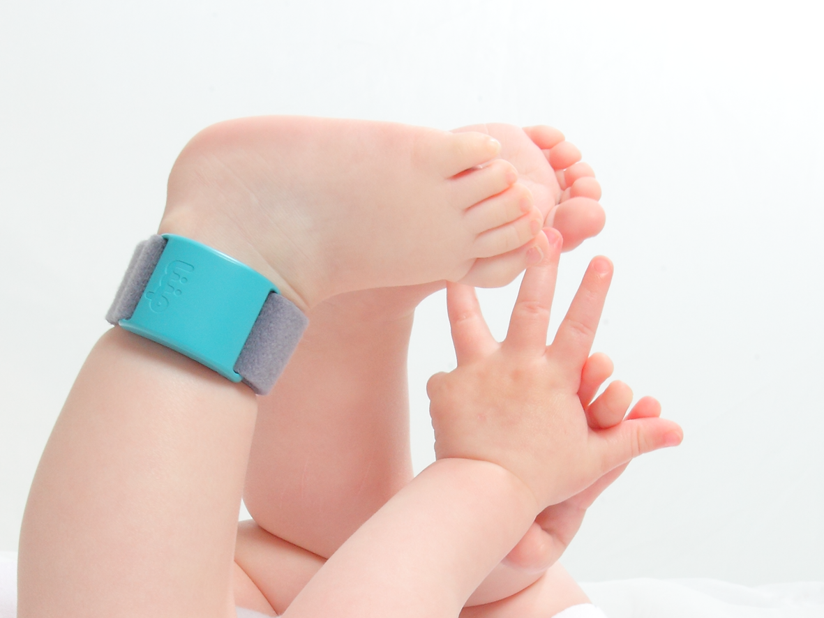 Liip Smart Baby Monitor Bracelet - Heartbeat, Oxygen and Temperature Sensor
