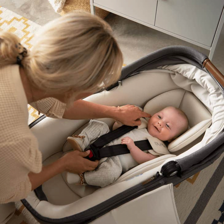 Nuna Cari Next Lay Flat Carrycot Car Seat - Caviar